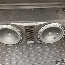 Dual Rockford Fusgate Subwoofer With Amp