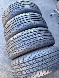 Set 235/55-19 kumho con el 90% de vida