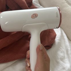 T3 Blow Dryer With Attachments 