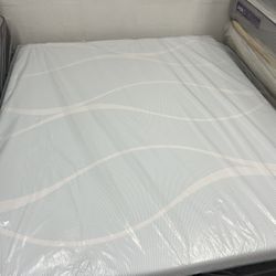 CALIFORNIA KING SIZE TEMPURPEDIC PROBREEZE (MEDIUM) HYBRID MATTRESS & BOX SPRINGS BED SET
