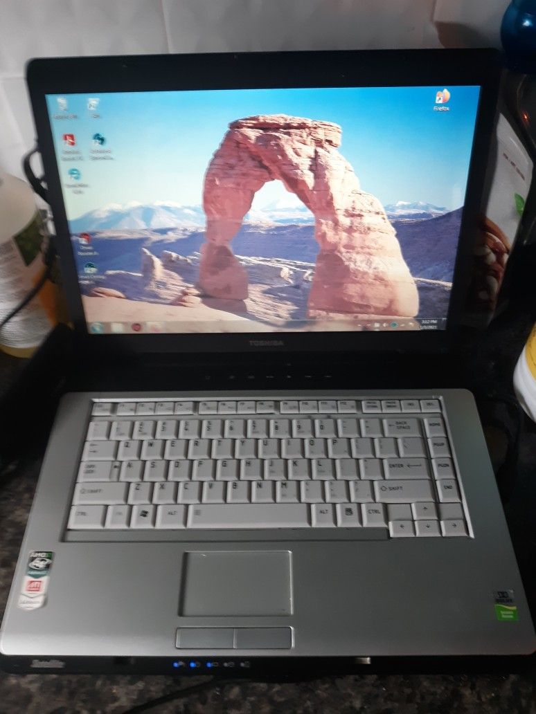 Toshiba Satellite Laptop Works Well Windows 7 And Video Nice Speakers Dolby Working Clean