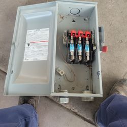 SIEMENS 100A DISCONNECT SAFETY SWITCH 