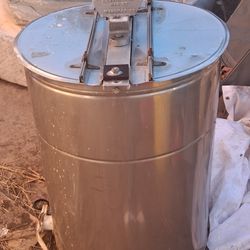 LITTLE WONDER HONEY EXTRACTOR 