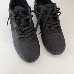 Black Nike Shoes 
