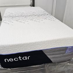 LIKE NEW! Nectar Luxe Hybrid Twin XL/Split King Mattress - Delivery Available
