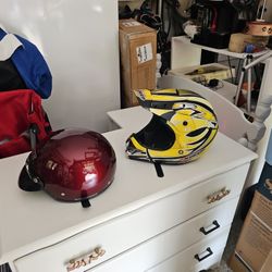2 Helmets