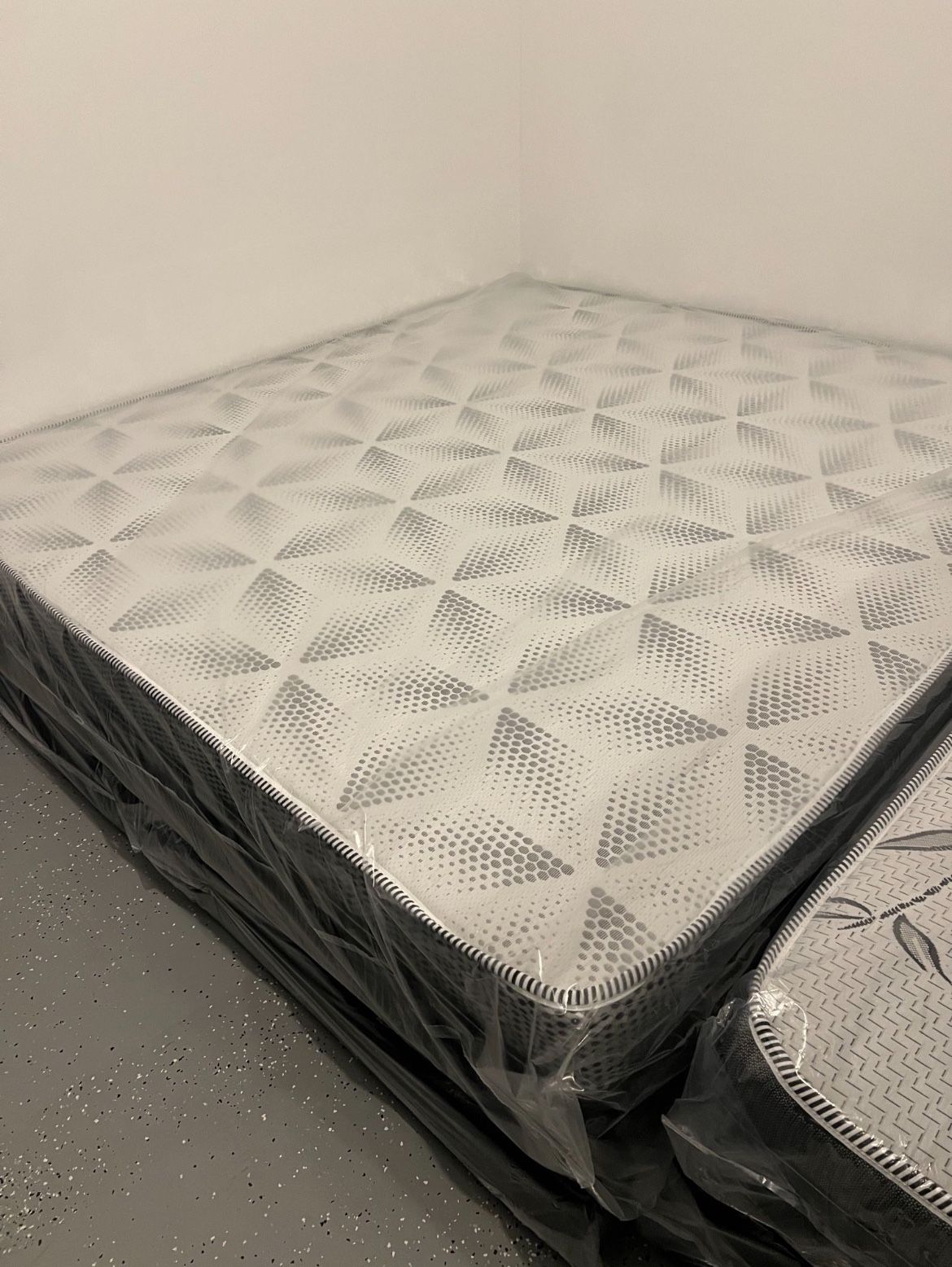 Camas nuevas (brand new mattresses)