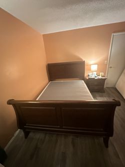 Solid wood queen bedframe Headboard Foundation / box spring + Mattress