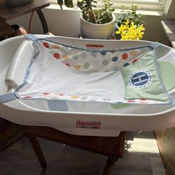 Hopscotch lane 3-in-1 Tub With Sling