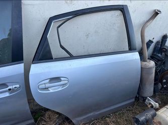 Toyota Prius 2nd generation 2004-2009 doors