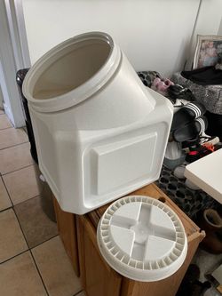 Pet food container, big, color white
