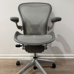 Herman Miller Aeron Classic Newer Model Size B Fully Loaded With Posture Fit Office Chair In Mineral 