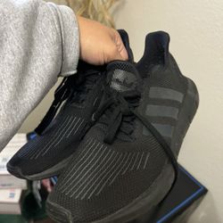 Men’s Adidas  Sz 9