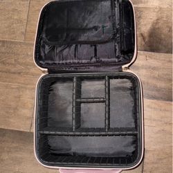 Makeup Bag With Customizable Compartments 