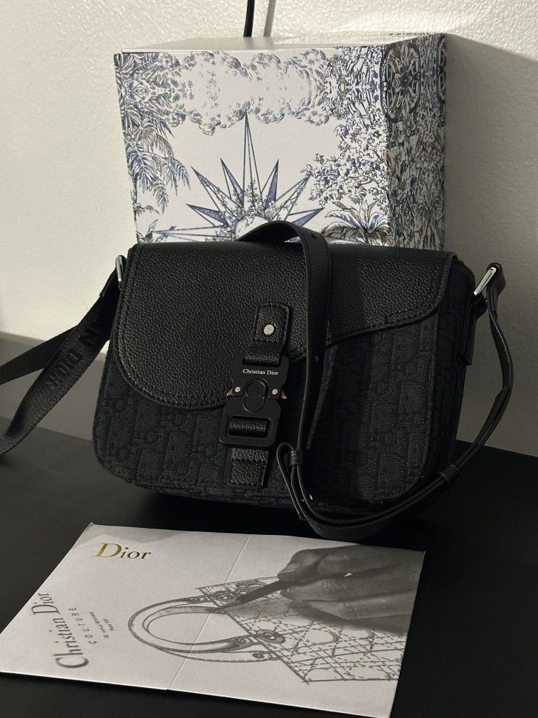 DIOR - Saddle Messenger Bag *Price: $250