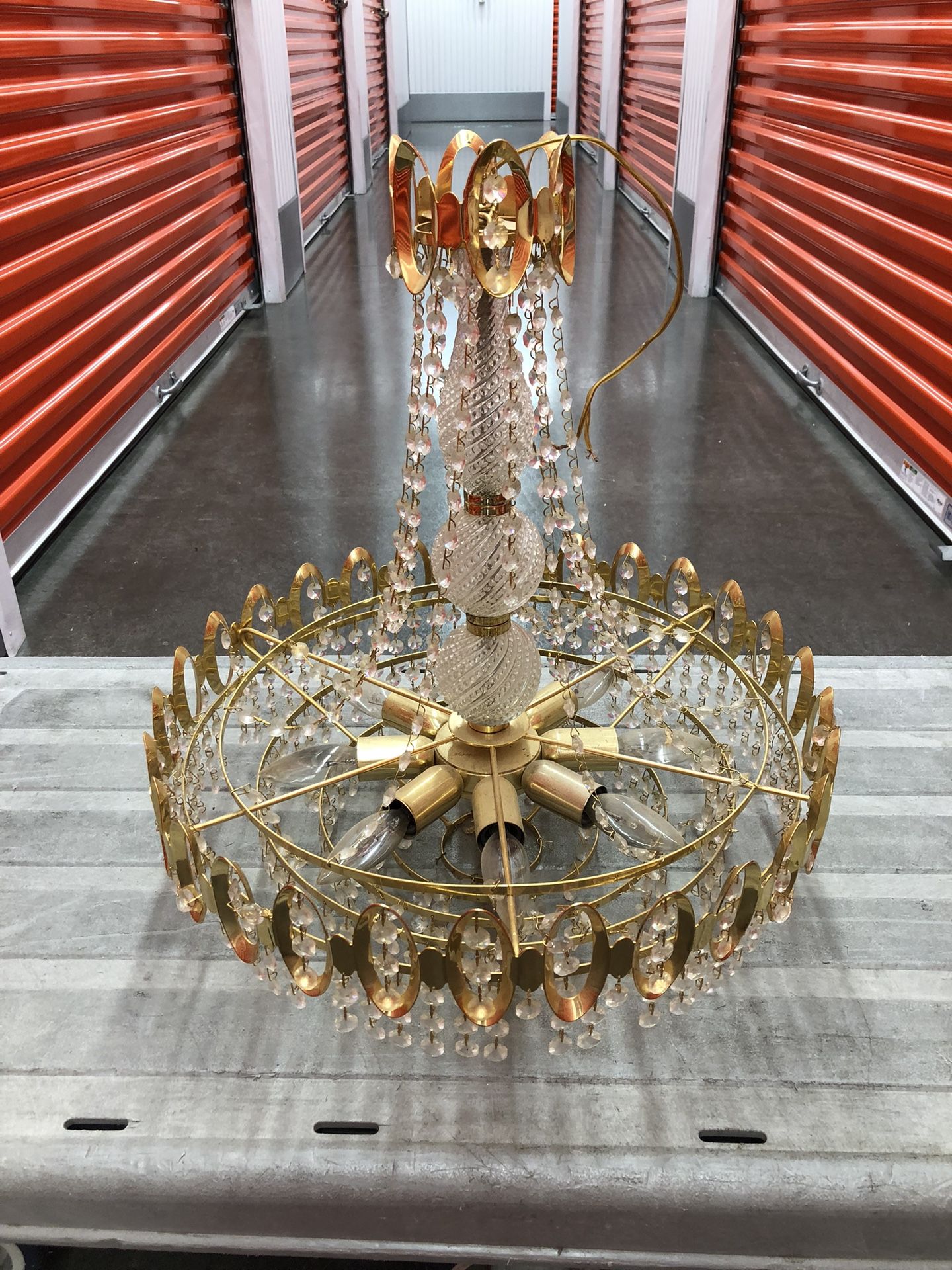 Vintage Hollywood Regency Chandelier SEE 20”