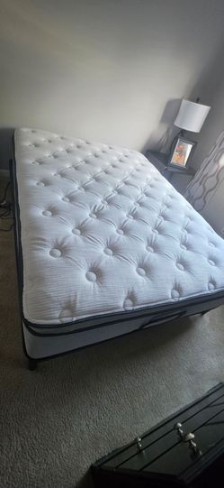 Queen mattress and motorized frame