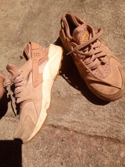 Used girls pink Nike hurache