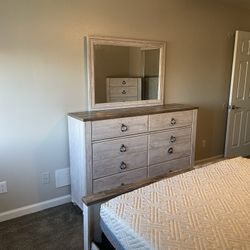 Queen Size Bedroom Set