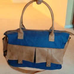 BRAND NEW DSW LIGHT WEIGHT SHOULDER BAG 
