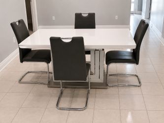 Dinning table with 4 chairs