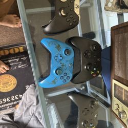 4 Xbox Controllers Whit Stick Drift 5$ Each 