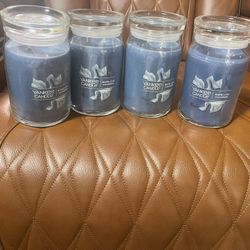  ALL 4 Yankee Candles For 30$ .The Big Ones