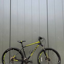 Giant Talon 2 – 29” Hardtail Mountain Bike – Large Frame - Men’s Bicycle Trail MTB Alumunium