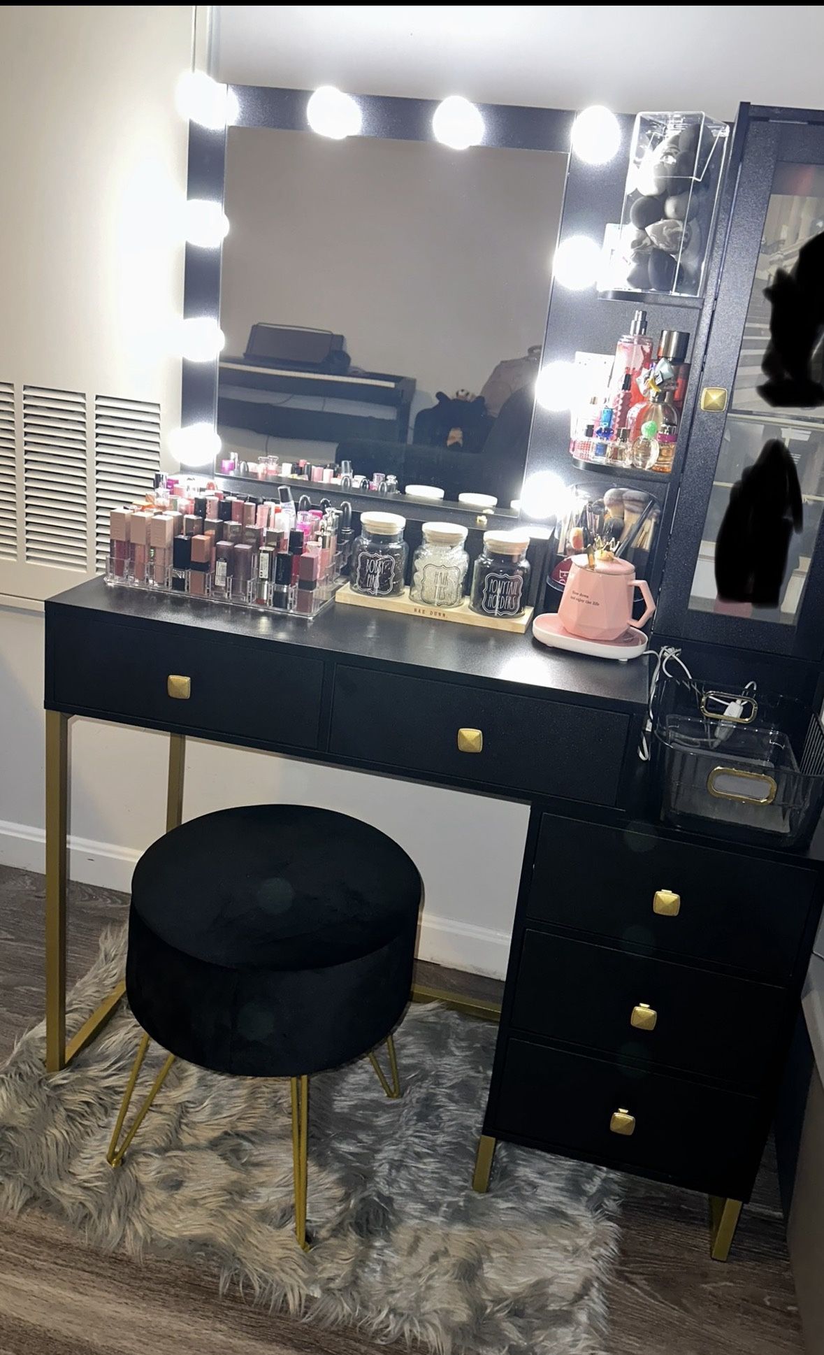 Vanity / Chair / Rug