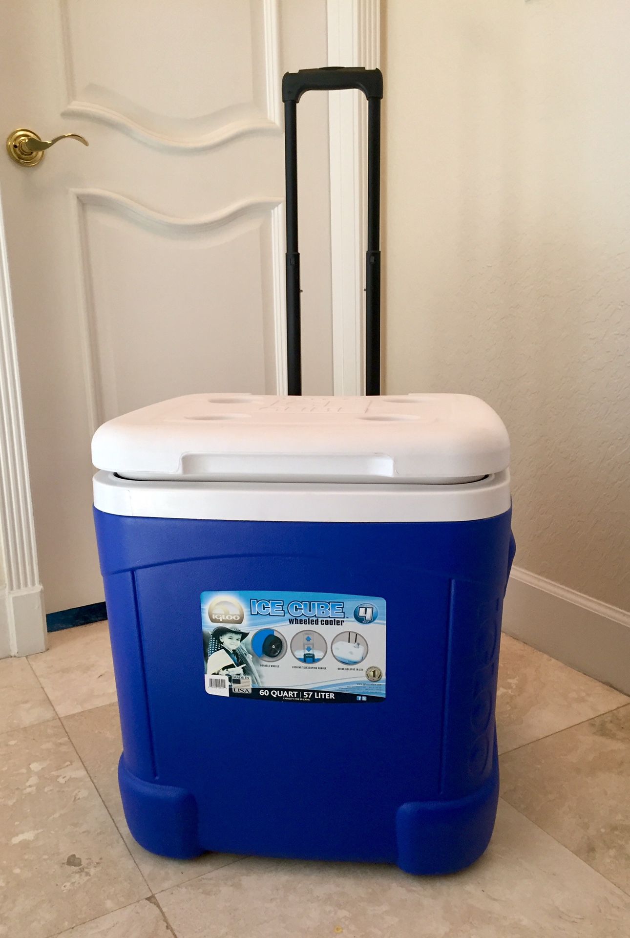 IGLOO ICE CUBE Wheeled Cooler 60 QT Capacity-Excellent Condition