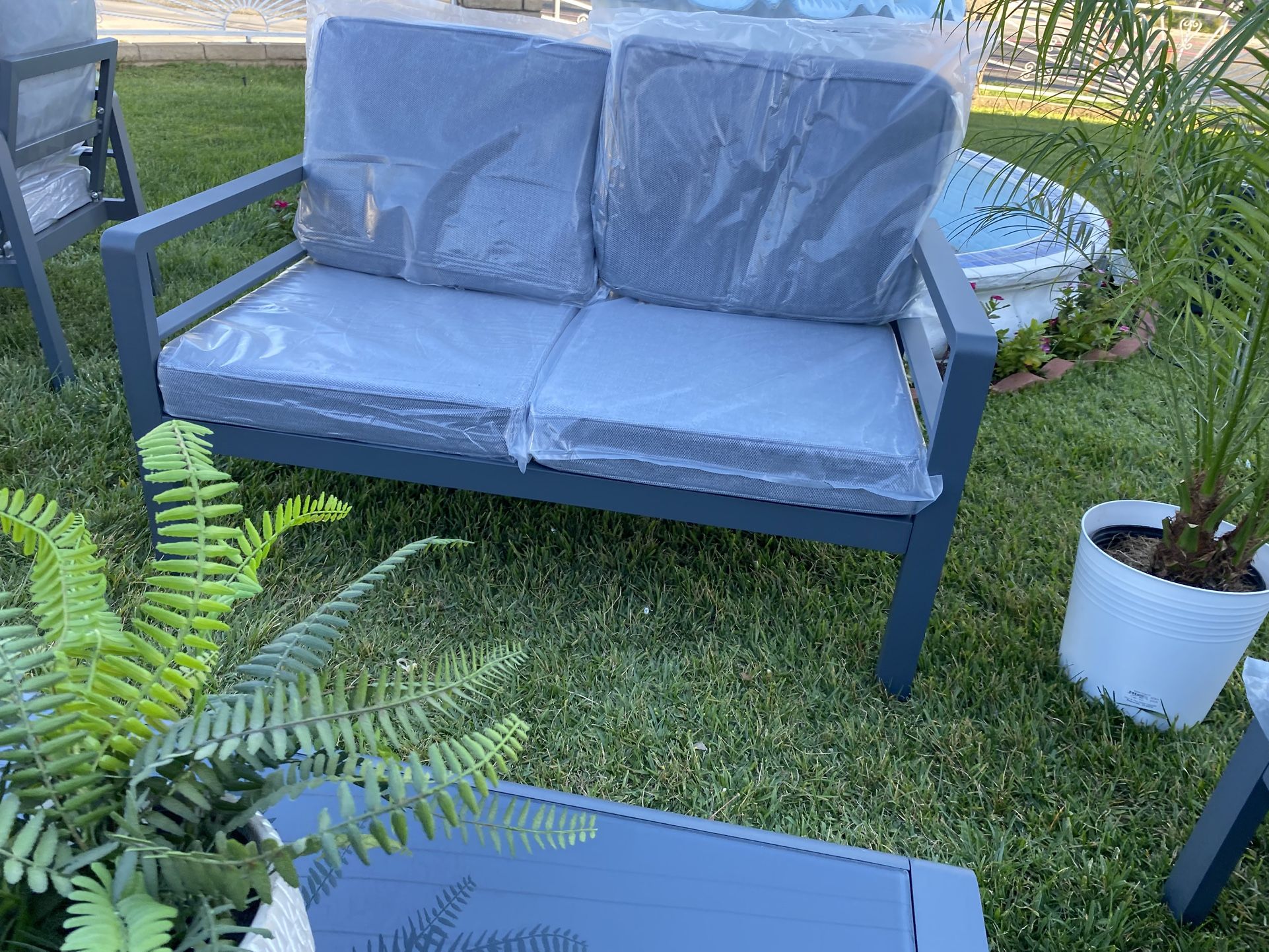 4 Pcs Brand New Aluminum Patio Set Ion Box
