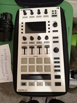 TRAKTOR CONTROL D2 DJ CONTROLLER