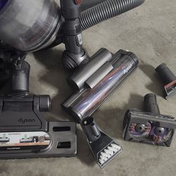 Dyson CY18/DC78 - Dyson CY18 Cinetic Animal Bagless Canister Vacuum - BARELY USED