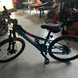 GIANT 27.5” Bike