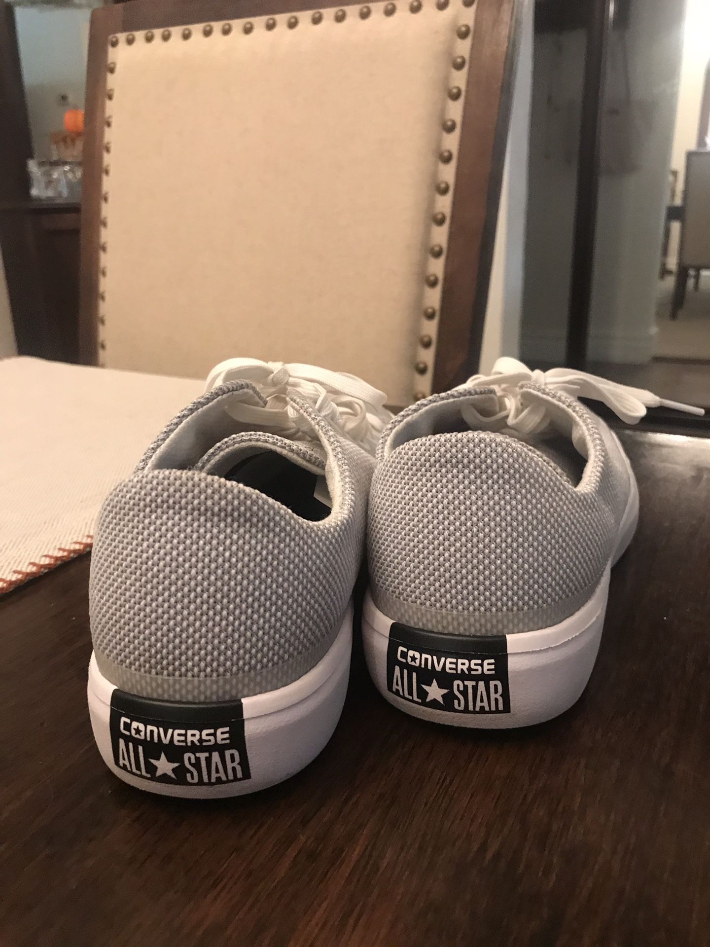 Converse all star size 9 shoe