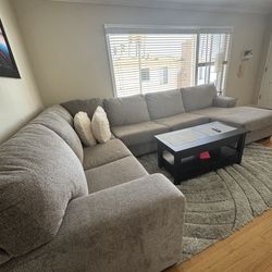 Ashley Furniture 3-Piece Sectional Sofa w/ Chaise – Like New