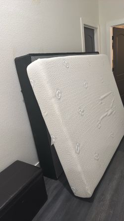 Sealy Comfort Series Queen Bed Mattress