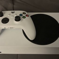 Xbox Series S With Controller