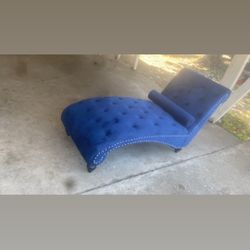 BRAND NEW SOFA CHAISE 