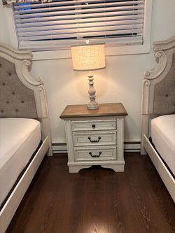 Raelynn cottage night stand
