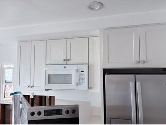 White shaker kitchen cabinets