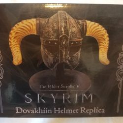 Elder Scrolls V: Skyrim Dovakhiin Helmet Replica Figure (LootCrate)