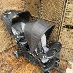 Double stroller plegable in very good condition $59