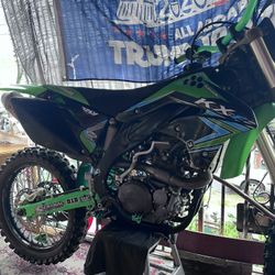 2015 450KXF 4 Stroke All Bells N Whistles FMF POWERBOMB FRONT TO BACK ENGINE SENT OUT TO PROCURCUIT FRAME POWDER COATED MUCH MORE 