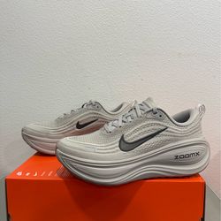 Nike Vomero Plus College Grey Gum Medium Brown HV8150-005