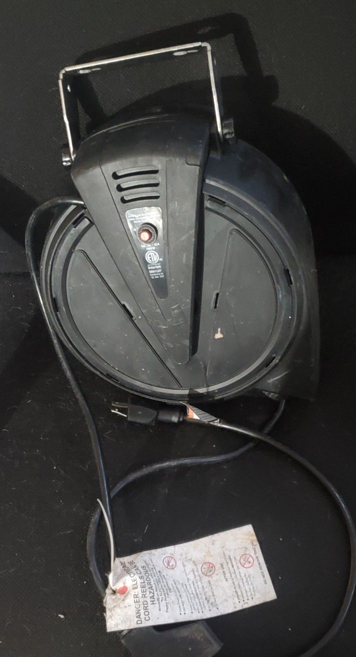 Vanguard 40 Ft 14/3 Retractible Cord Reel
