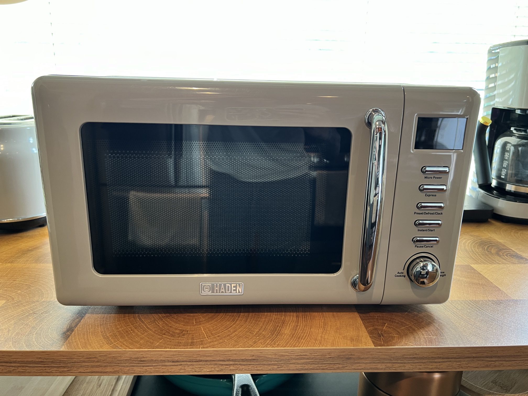 Haden 700W Compact Microwave