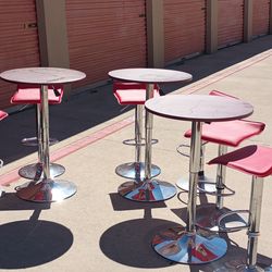 Set 1 table and 2 stools