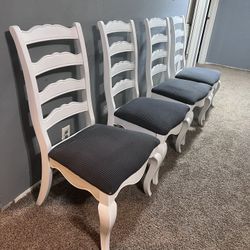 Set of 4 chairs 