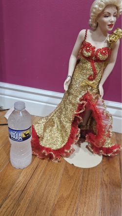 Marilyn Monroe collectibles porcelain dolls